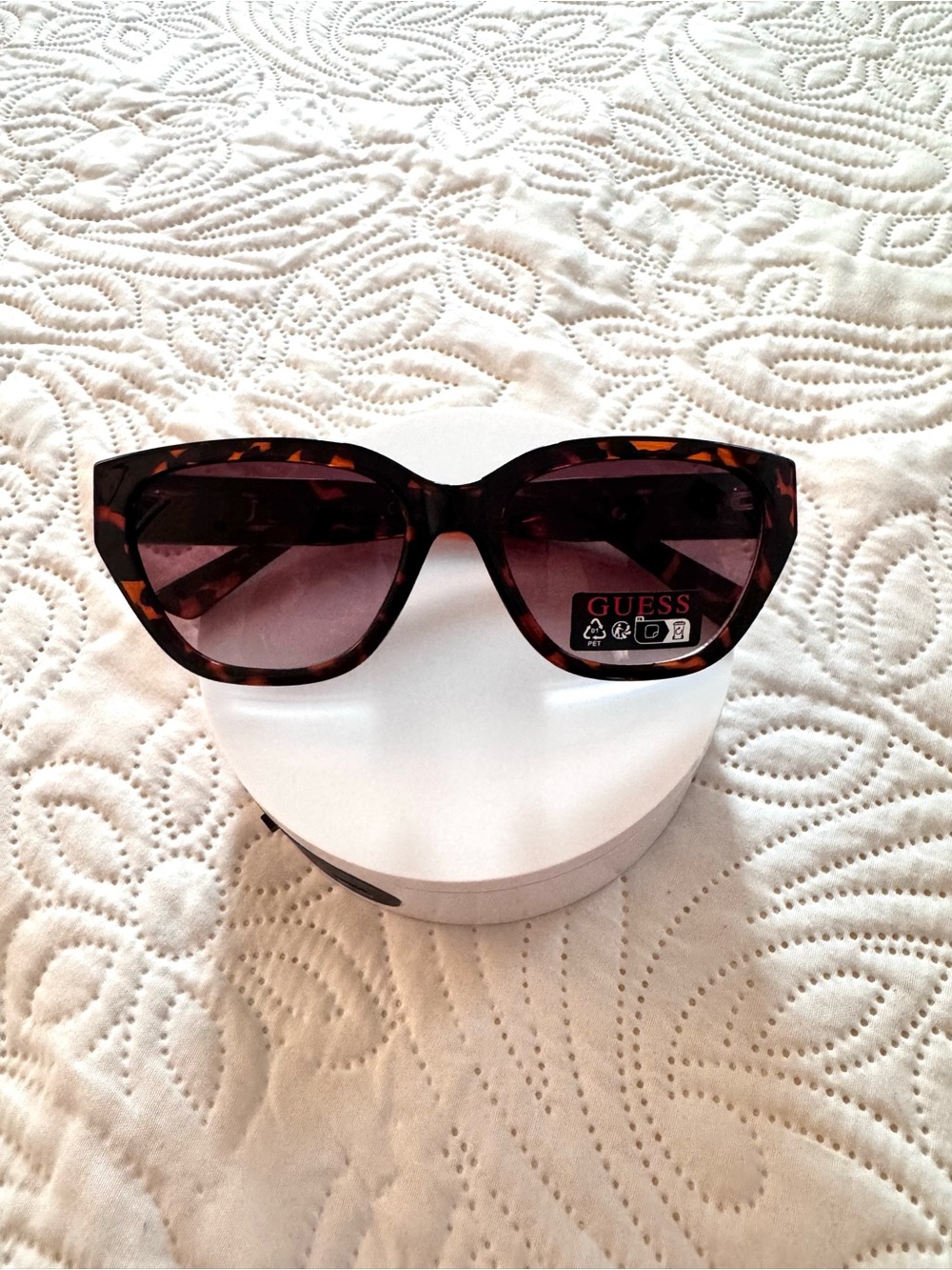 GUESS Women's Tortoiseshell Cat Eye Sunglasses - Brown. New